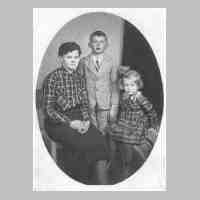 092-0059 Elise Krups mit ihren Kindern Hermann und Lieselotte im Jahre 1940.JPG